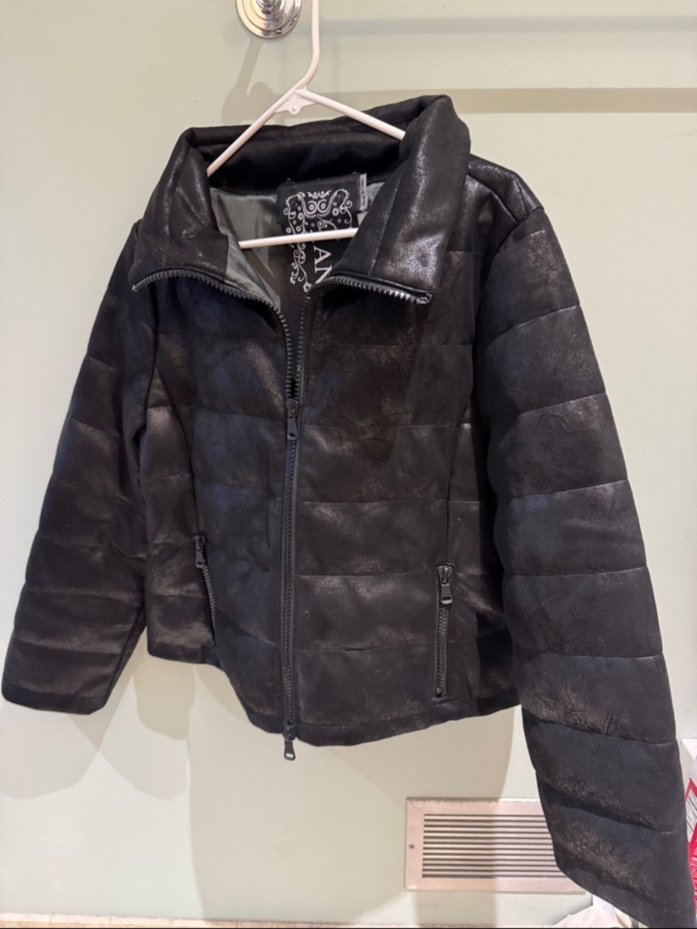 ANORAK Black Quilted Jacket with Matte Finish